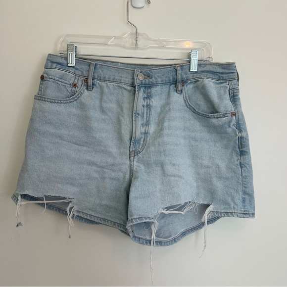 American Eagle Women's Light Wash High Rise Jean Shorts Sz 12 - Picture 1 of 7
